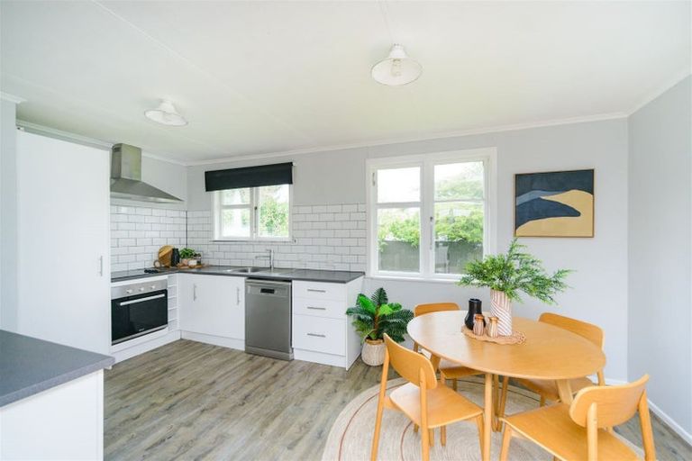 Photo of property in 10 Lewis Place, Highbury, Palmerston North, 4412
