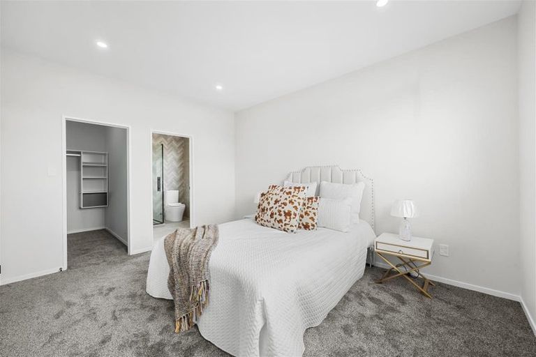 Photo of property in 73 Tributary Parade, Karaka, 2113