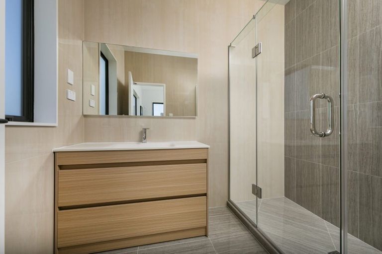 Photo of property in 39 Mcindoe Road, Kumeu, 0810