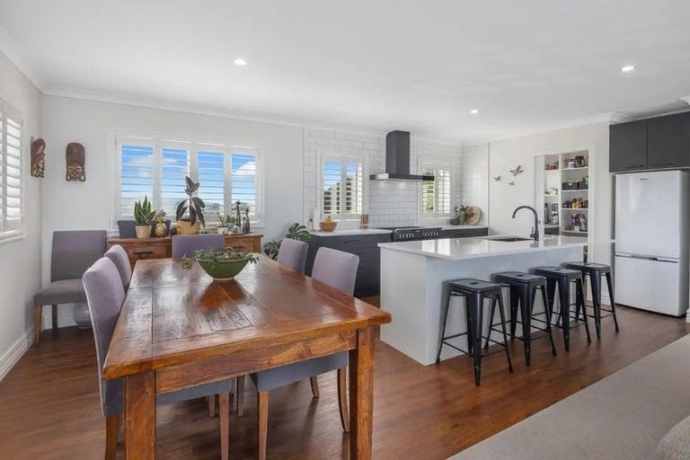 Photo of property in 30 Grumman Lane, Newlands, Wellington, 6037