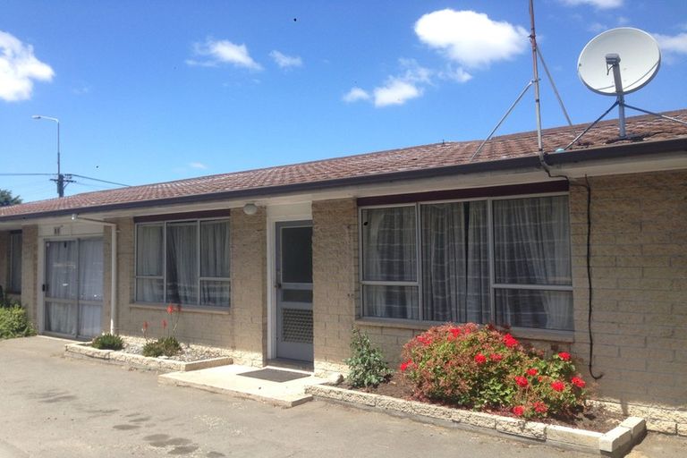 Photo of property in 2/39 Waimairi Road, Upper Riccarton, Christchurch, 8041