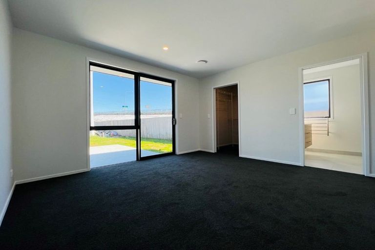 Photo of property in 25 Dumas Place, Rosehill, Papakura, 2113