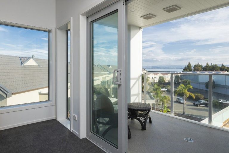 Photo of property in Marina View Apartments, 307/4 Reads Quay, Gisborne, 4010