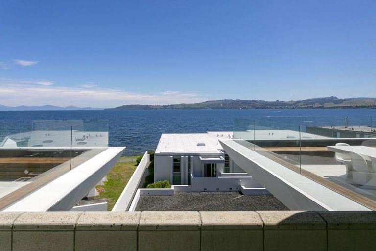 Photo of property in 225 Lake Terrace, Waipahihi, Taupo, 3330