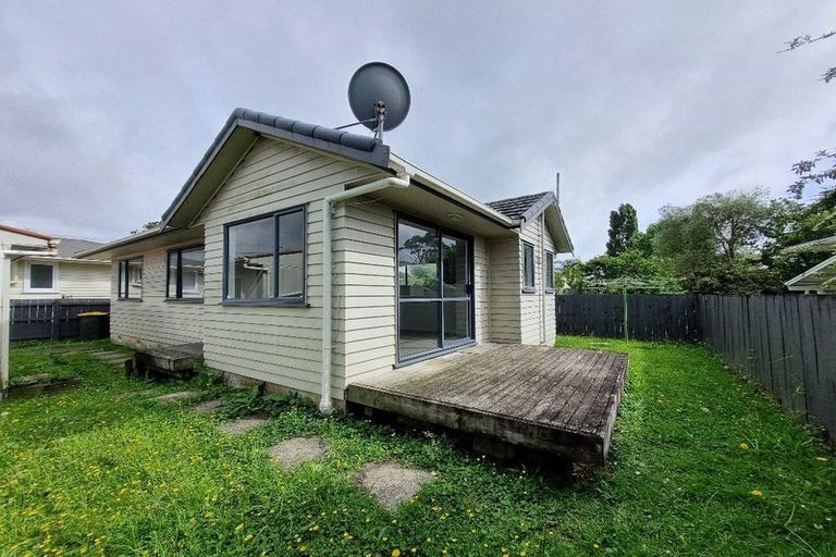 Photo of property in 100a Cobham Crescent, Kelston, Auckland, 0602