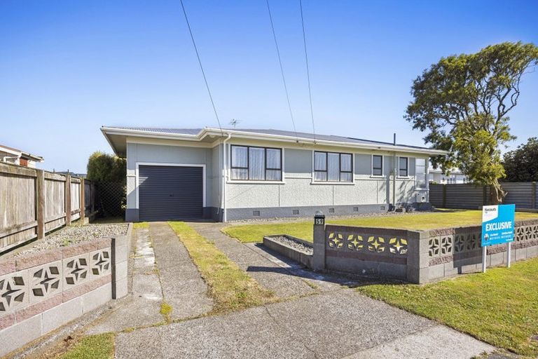 Photo of property in 59 Turuturu Road, Hawera, 4610