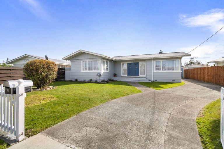 Photo of property in 18 Tararua Terrace, Cloverlea, Palmerston North, 4412