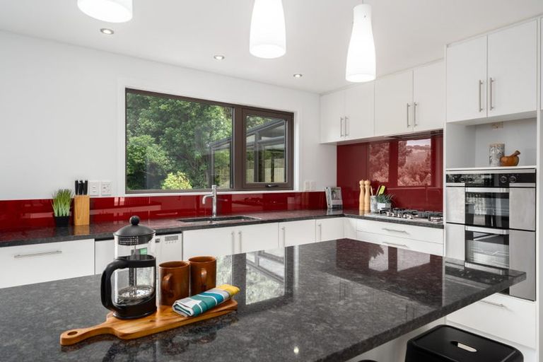 Photo of property in 28 Greyfriars Crescent, Tawa, Wellington, 5028