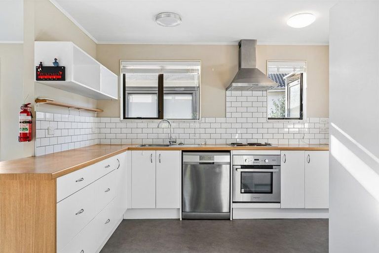 Photo of property in 3/76 Luanda Drive, Ranui, Auckland, 0612