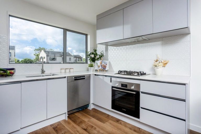 Photo of property in 32b Gulf View Road, Murrays Bay, Auckland, 0630