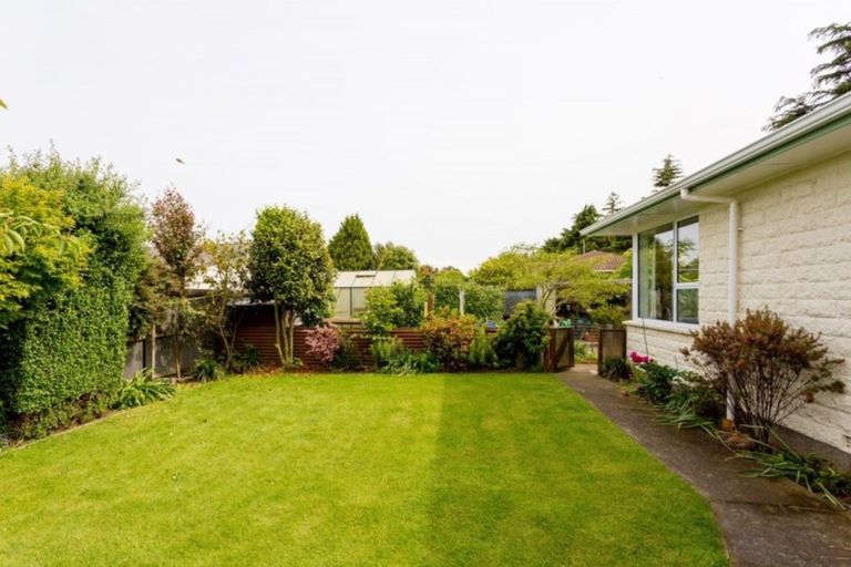Photo of property in 32 Kathleen Crescent, Hornby, Christchurch, 8042