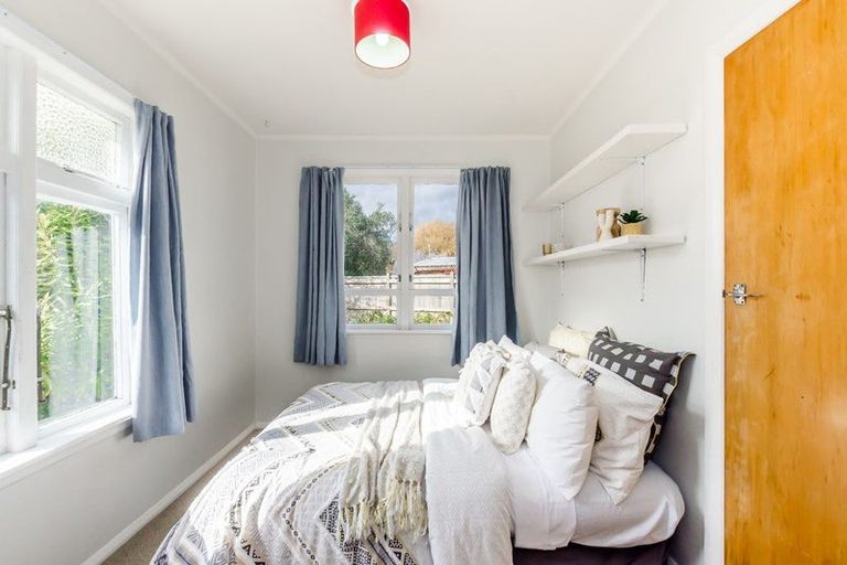 Photo of property in 37 Mazengarb Road, Paraparaumu Beach, Paraparaumu, 5032