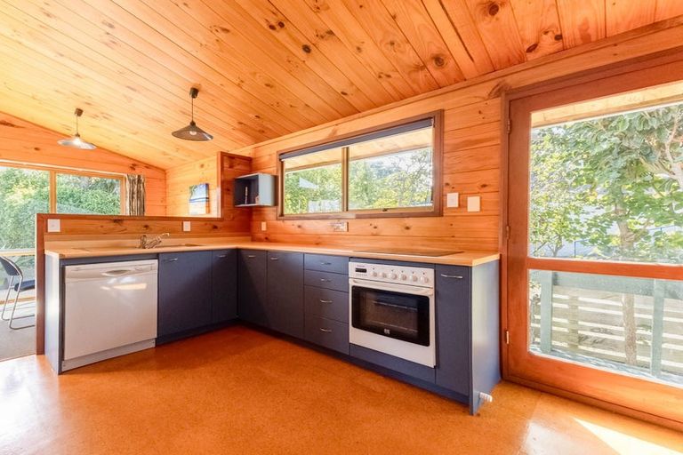 Photo of property in 6 Tahi Road, Paraparaumu Beach, Paraparaumu, 5032