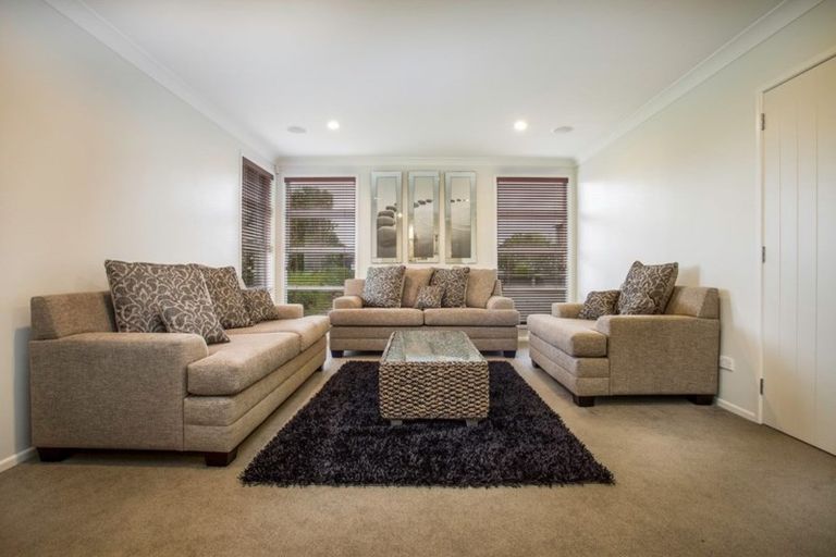 Photo of property in 9 Corsica Way, Karaka, Papakura, 2113