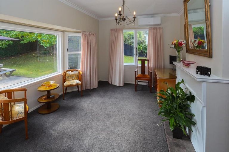 Photo of property in 1 Pah Road, Kawaha Point, Rotorua, 3010