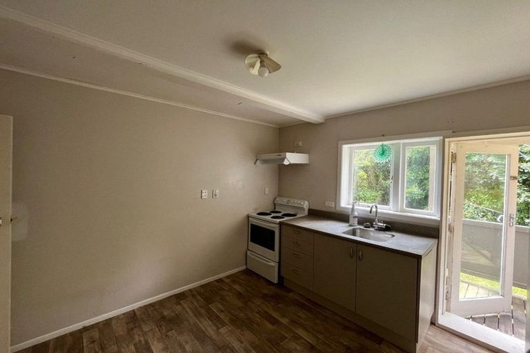 Photo of property in 60 Edmonton Road, Henderson, Auckland, 0612