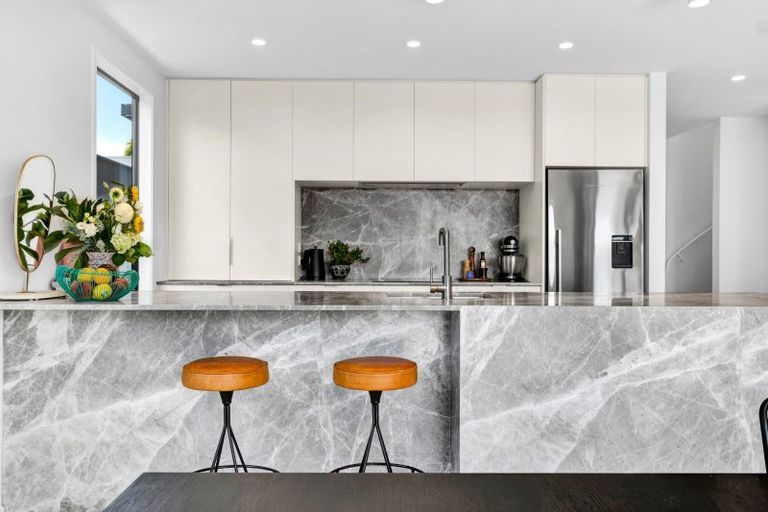 Photo of property in 5b Strandon Place, Strandon, New Plymouth, 4312