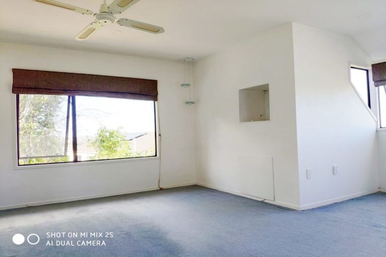 Photo of property in 10 Forsythe Place, Massey, Auckland, 0614