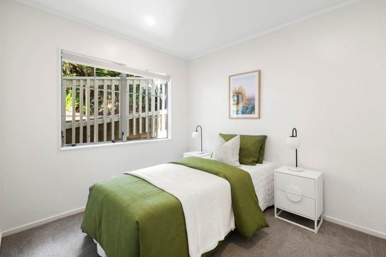 Photo of property in 4/102b Manuka Road, Bayview, Auckland, 0629