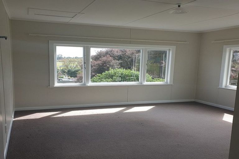 Photo of property in 15 Awaroa Road, Helensville, 0800