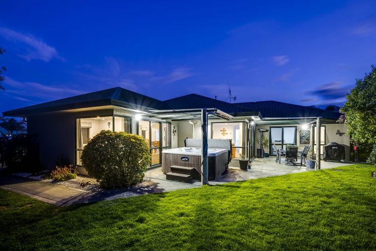 Photo of property in 37 Pukekura Place, Taradale, Napier, 4112