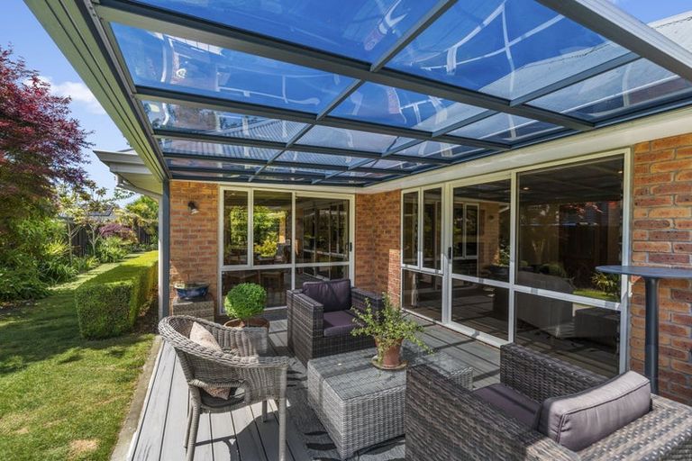 Photo of property in 15 Wardour Mews, Avonhead, Christchurch, 8042