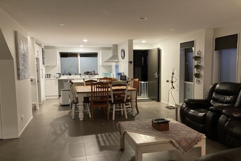 Photo of property in 7b Yeoman Place, Howick, Auckland, 2014