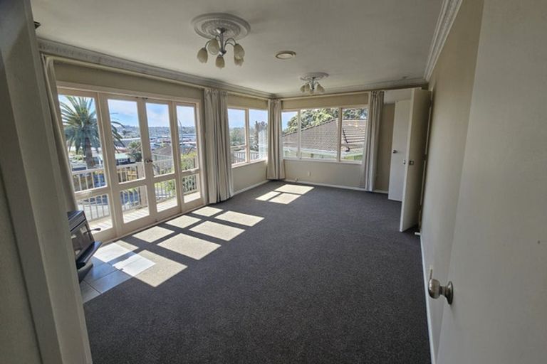 Photo of property in 28 Velma Road, Hillcrest, Auckland, 0627