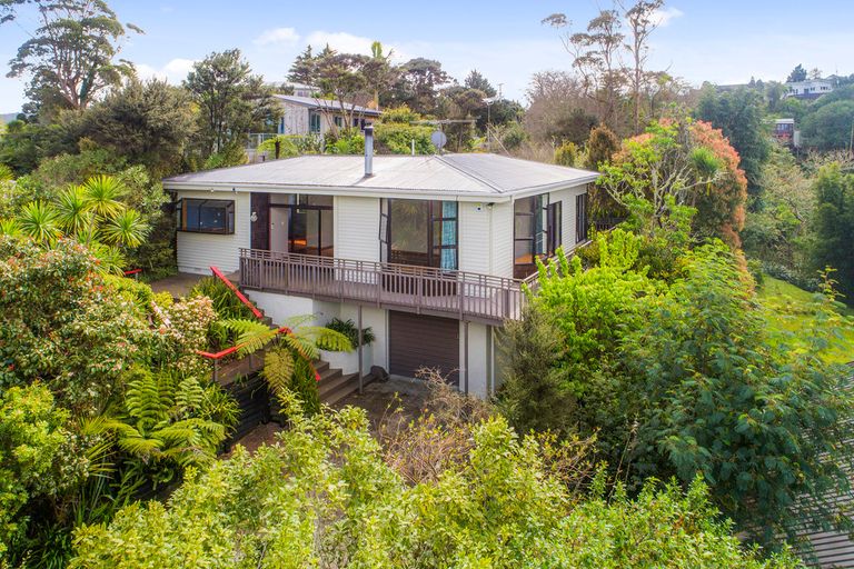 Photo of property in 10 Mceldowney Road, Titirangi, Auckland, 0604