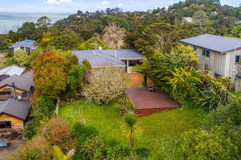 Photo of property in 10 Mceldowney Road, Titirangi, Auckland, 0604