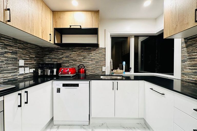 Photo of property in 6 Ronald Woolf Place, Churton Park, Wellington, 6037