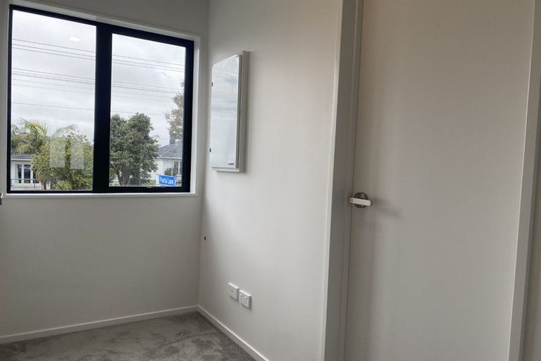 Photo of property in 35c Matipo Road, Te Atatu Peninsula, Auckland, 0610