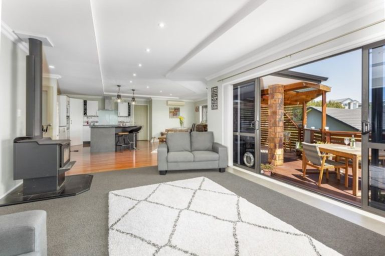 Photo of property in 9 Northvale Place, Pukekohe, 2120