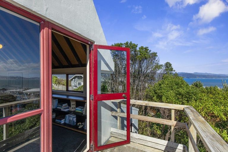 Photo of property in 22 Rakeiora Grove, Korokoro, Lower Hutt, 5012
