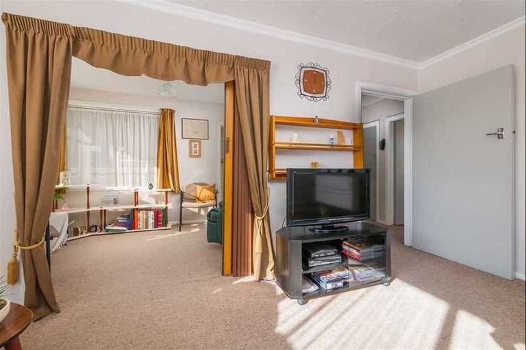Photo of property in 142 Springs Road, Hornby, Christchurch, 8042
