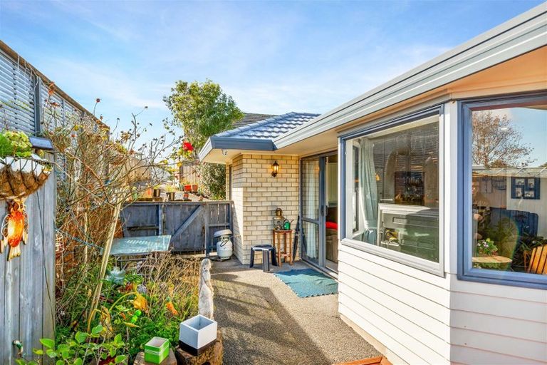 Photo of property in 41a Luckens Road, West Harbour, Auckland, 0618