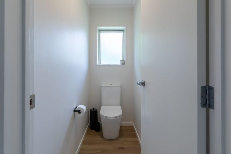 Photo of property in 1a Compass Place, Te Atatu Peninsula, Auckland, 0610