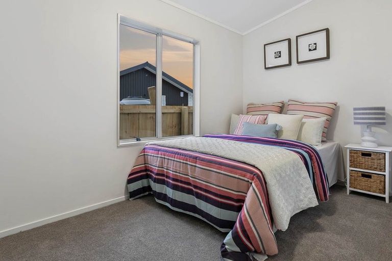 Photo of property in 25 Pukeroa Place, Papakura, 2110