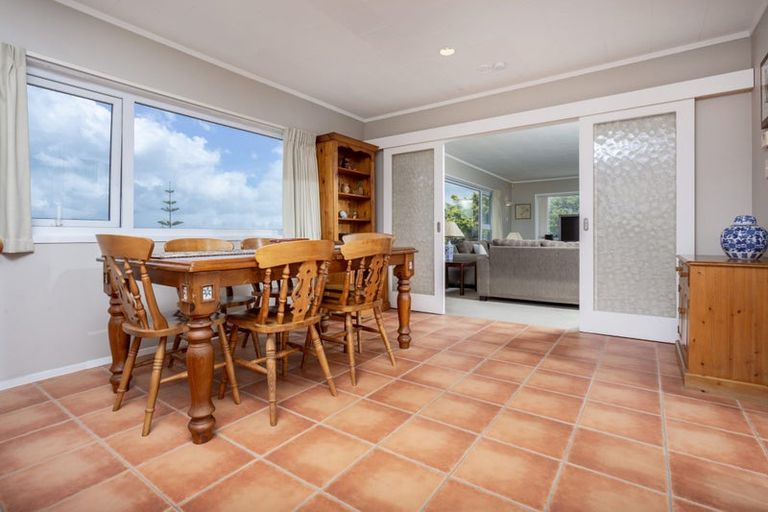 Photo of property in 10 Woodcote Drive, Glenfield, Auckland, 0629