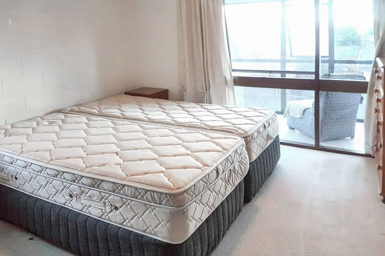 Photo of property in 2/107 Holly Road, St Albans, Christchurch, 8014