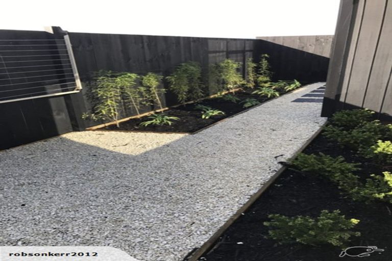 Photo of property in 15 Lieutenant Lane, Papakura, 2110