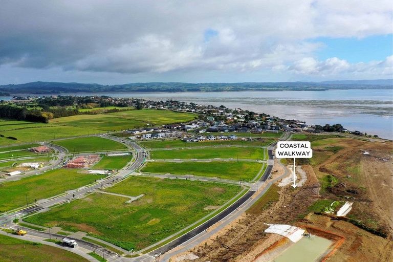 Photo of property in 12 Korowhiti Road, Clarks Beach, 2122