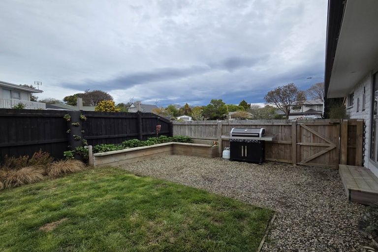 Photo of property in 2/3 Esher Place, Saint Martins, Christchurch, 8022