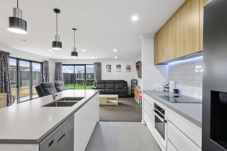 Photo of property in 19 Broadway Parade, Rolleston, 7615