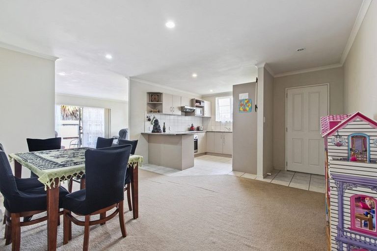 Photo of property in 182 Keri Vista Rise, Papakura, 2110