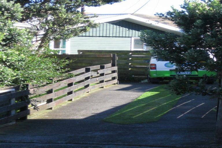 Photo of property in 11 Pauline Way, Paparangi, Wellington, 6037