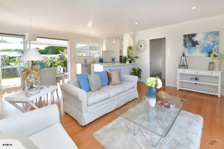 Photo of property in 2 Hatton Road, Orewa, 0931