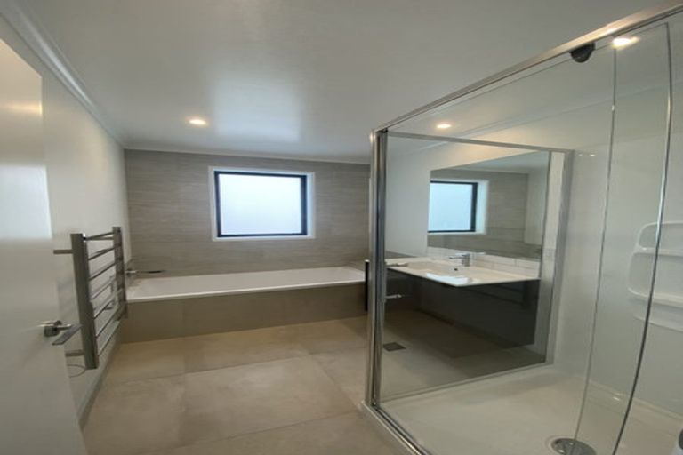 Photo of property in 28 Raranga Lane, Hobsonville, Auckland, 0616