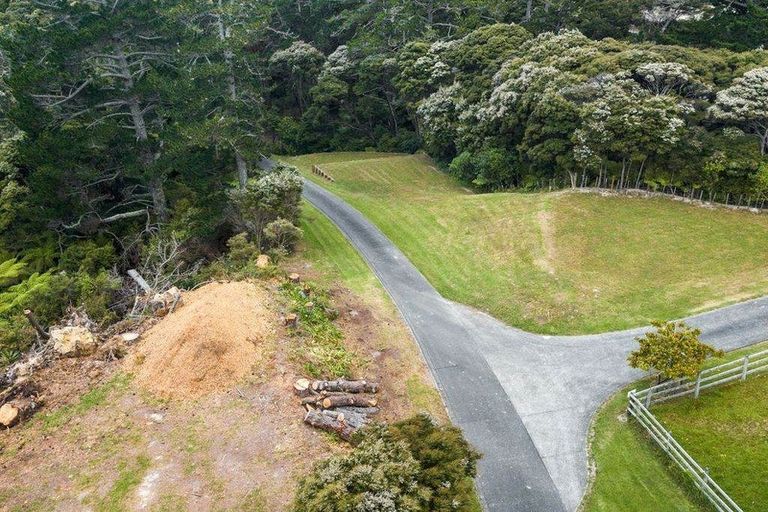 Photo of property in 211a Schnapper Rock Road, Schnapper Rock, Auckland, 0632