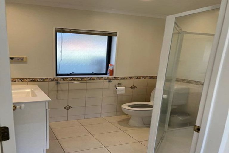 Photo of property in 16 Middlefield Drive, East Tamaki Heights, Auckland, 2016